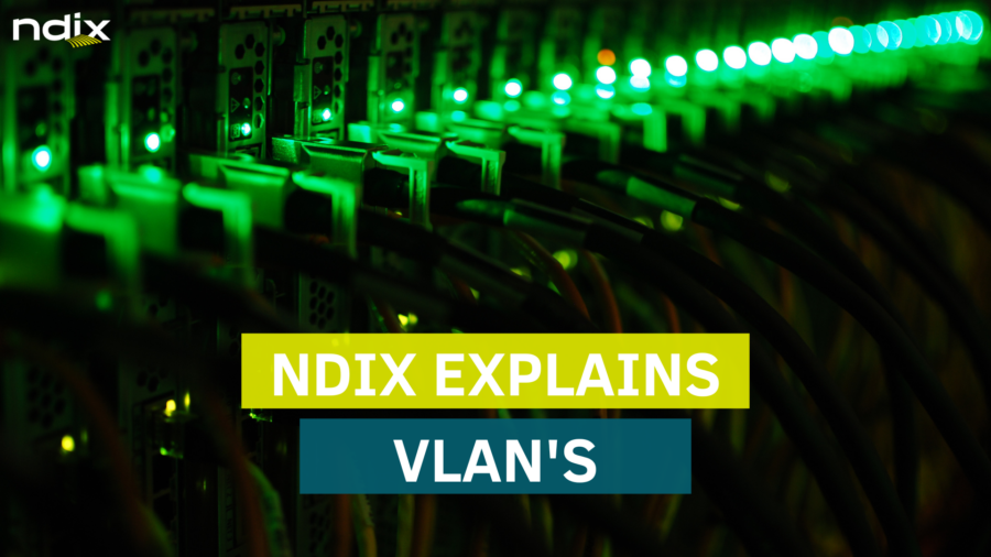 NDIX explains VLAN's. Op de achtergrond is een groen verlichte switch te zien.