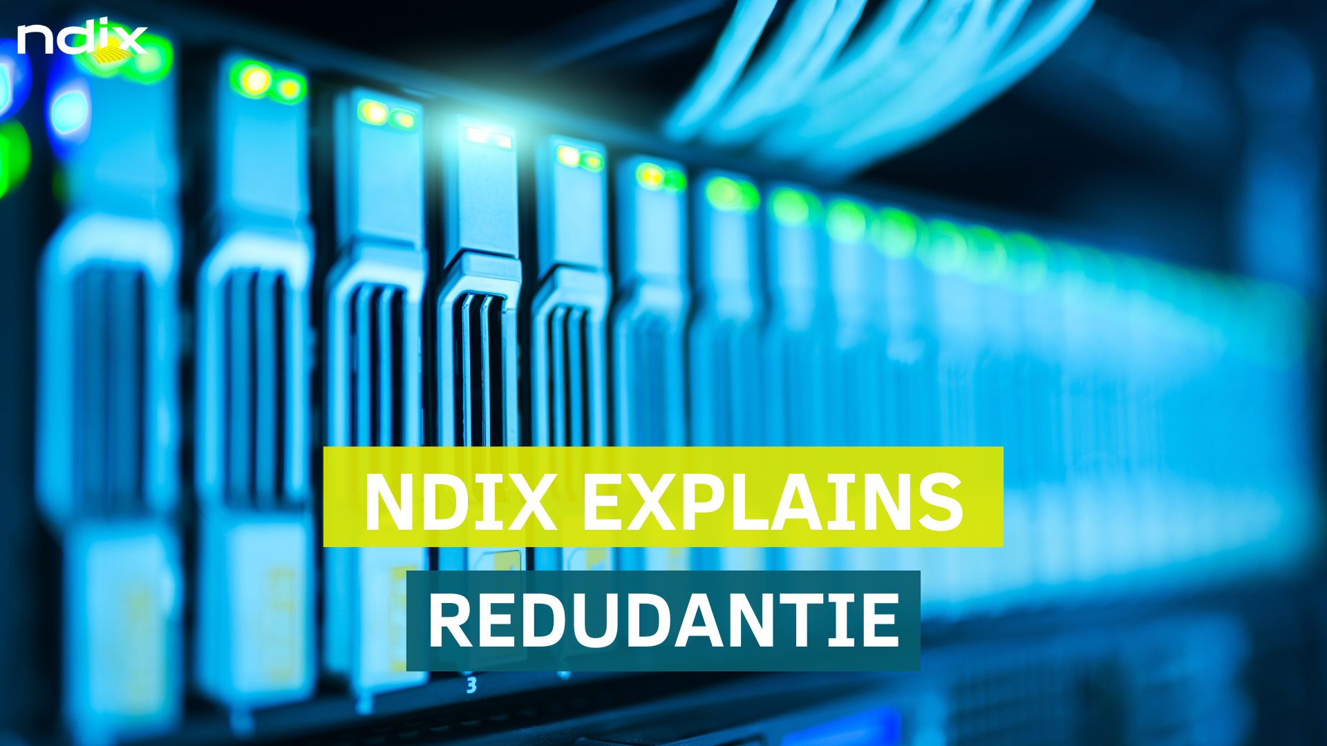 NDIX explains redudantie. Op de achtergrond is zijn blauw verlichte switches te zien 